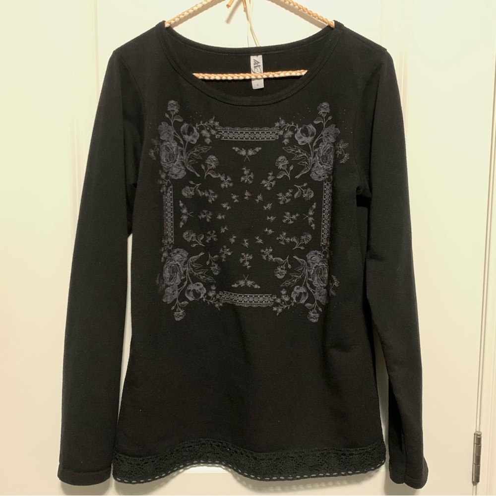 Women's black long sleeved shirt